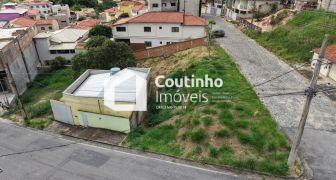 CI 501 - Casa na Rua Alemanha com base para mais dois pavimentos e lote para uma nova casa na esquina